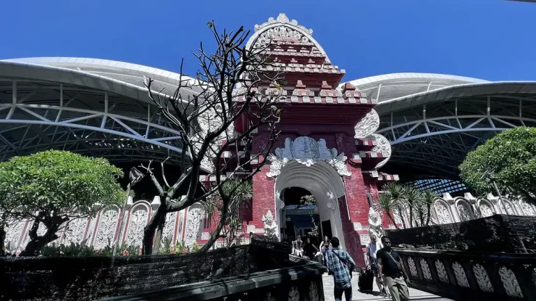 Balinese gate at Ngurah Rai International Airport