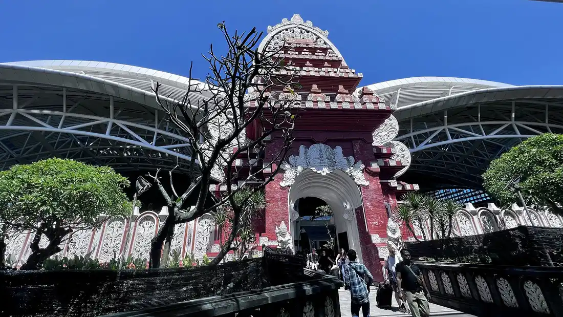 Balinese gate at Ngurah Rai International Airport